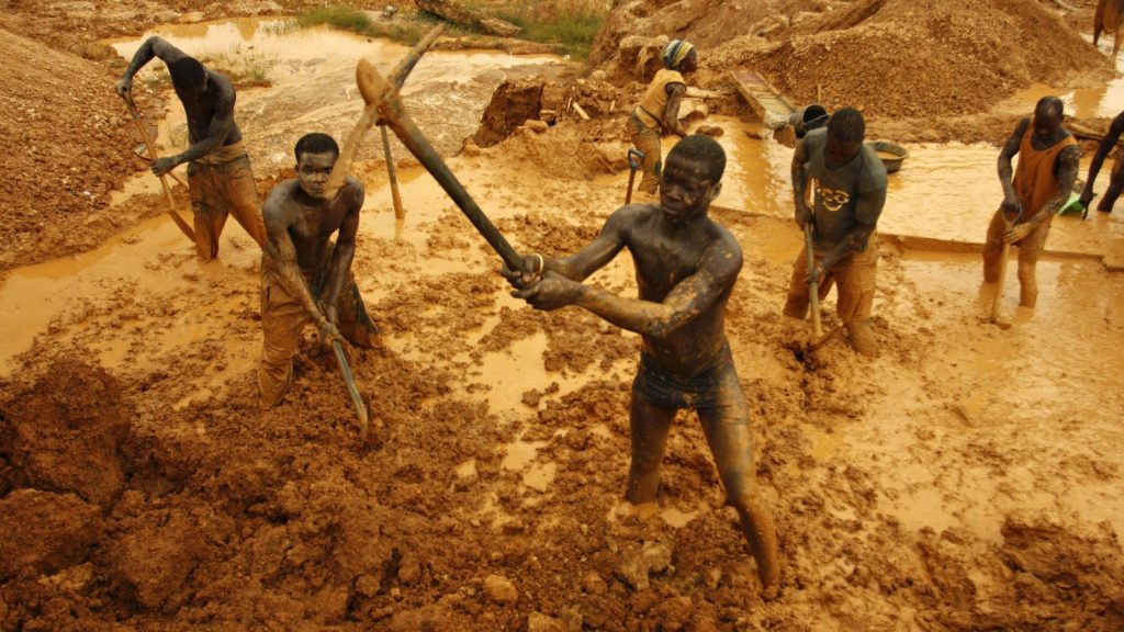 gold-miners-ghana
